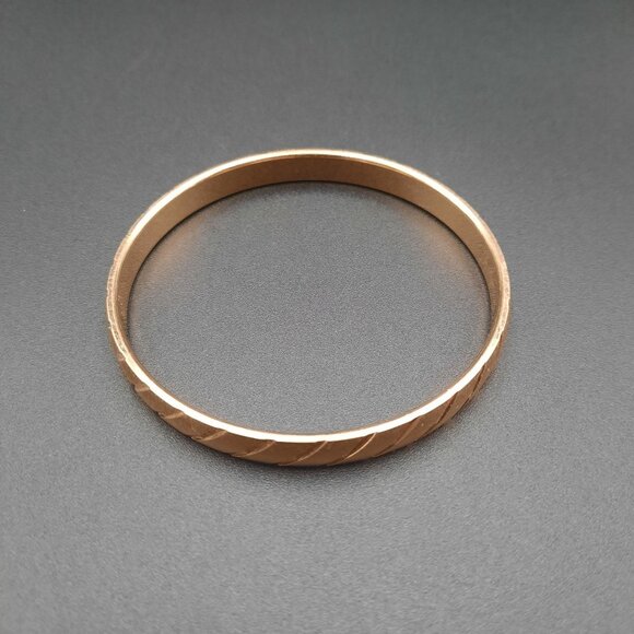 Vintage Monet Gold-Tone Etched‎ Bangle Bracelet - Picture 4 of 6